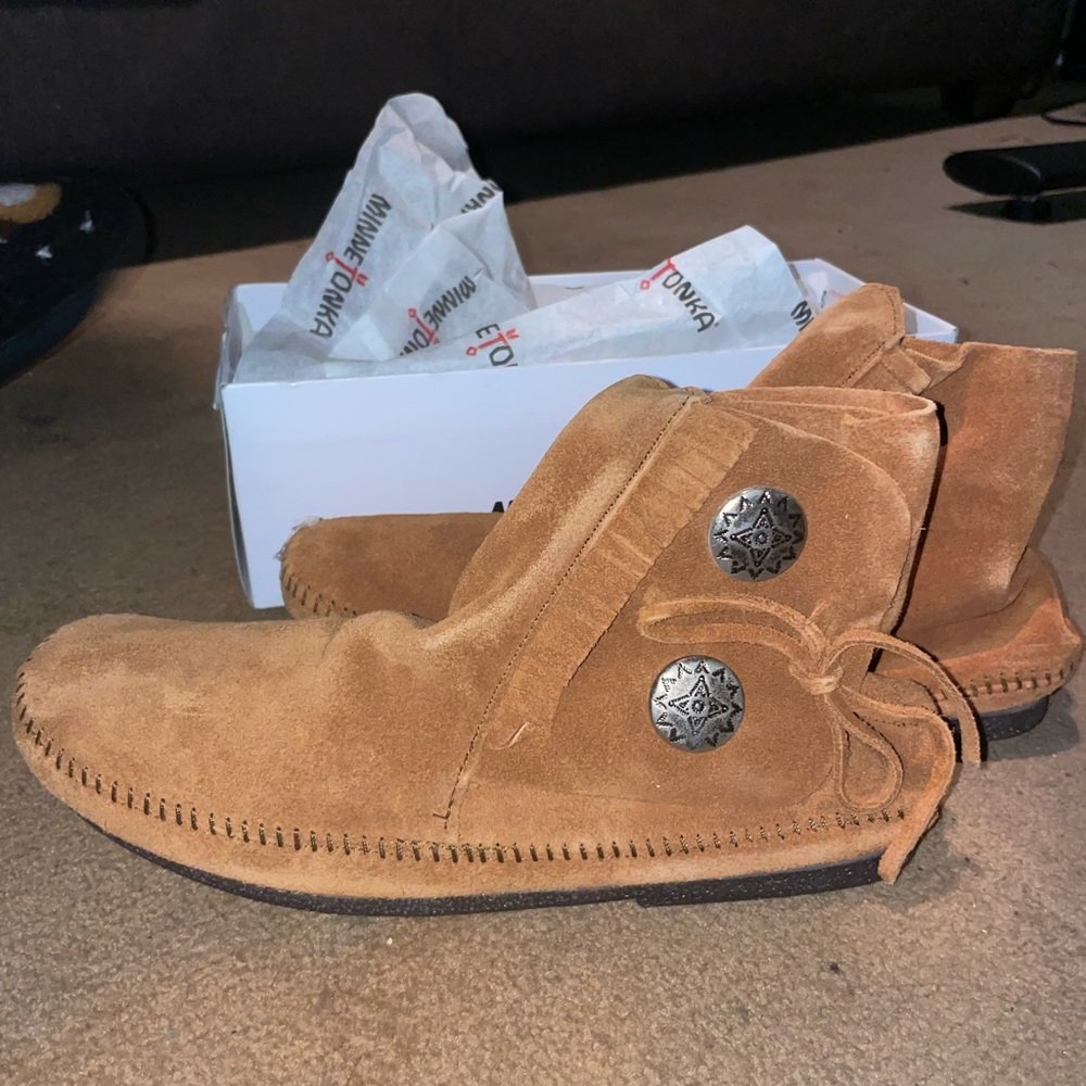 Men’s Minnetonka Two Button Hardsole Boot